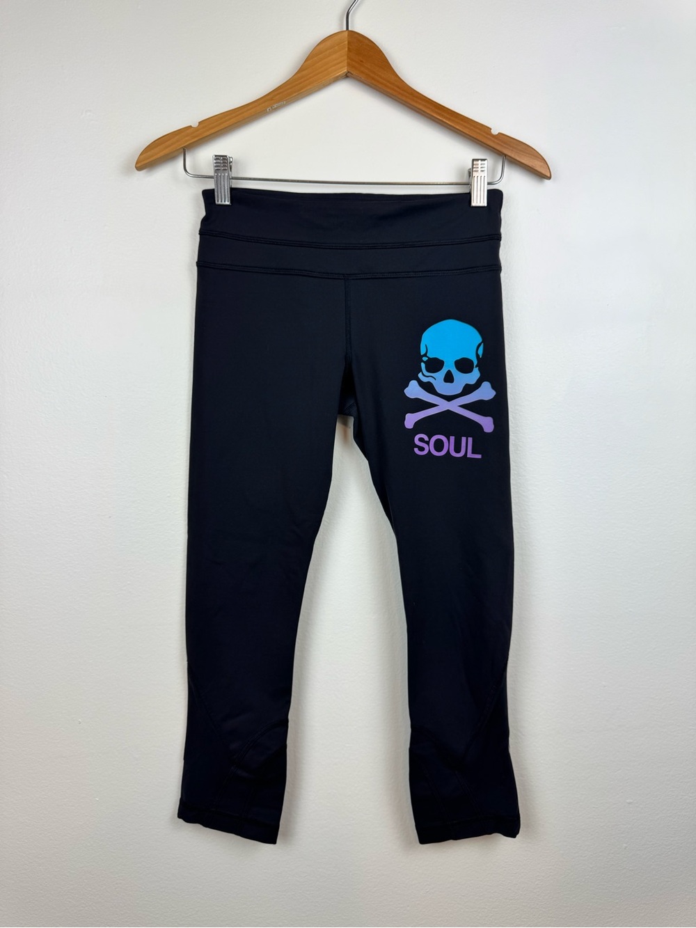 Lululemon Skull Soul Cycle Black Run Crop Leggings size 4